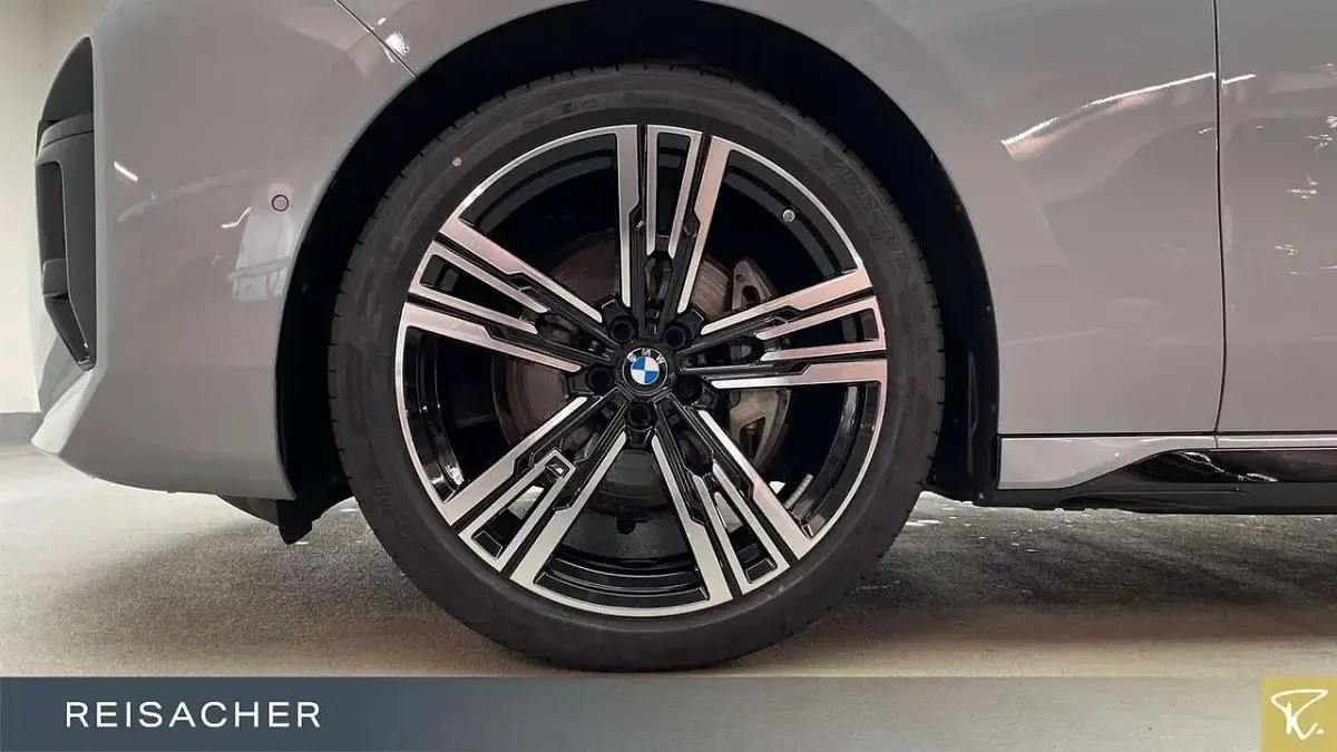 Gebraucht BMW 740 M Sport 299 PS (219 kW) 2025 M brooklyn grau metallic Limousine