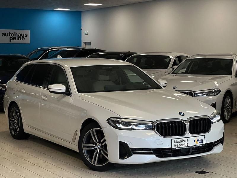 Weiß Gebraucht 2022 BMW 520 Performance Limousine | 29.199 € (Superpreis) - Bild 1/4