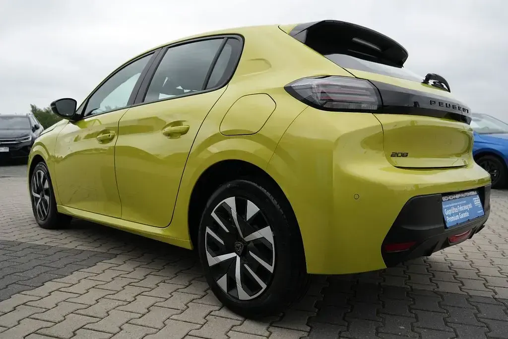 Gebraucht Peugeot 208 101 PS (74 kW) 2024 Kleinwagen