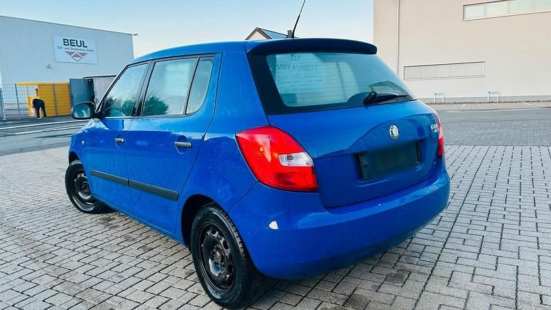 Gebraucht Skoda Fabia 62 PS (45 kW) 2010 Blau Kleinwagen