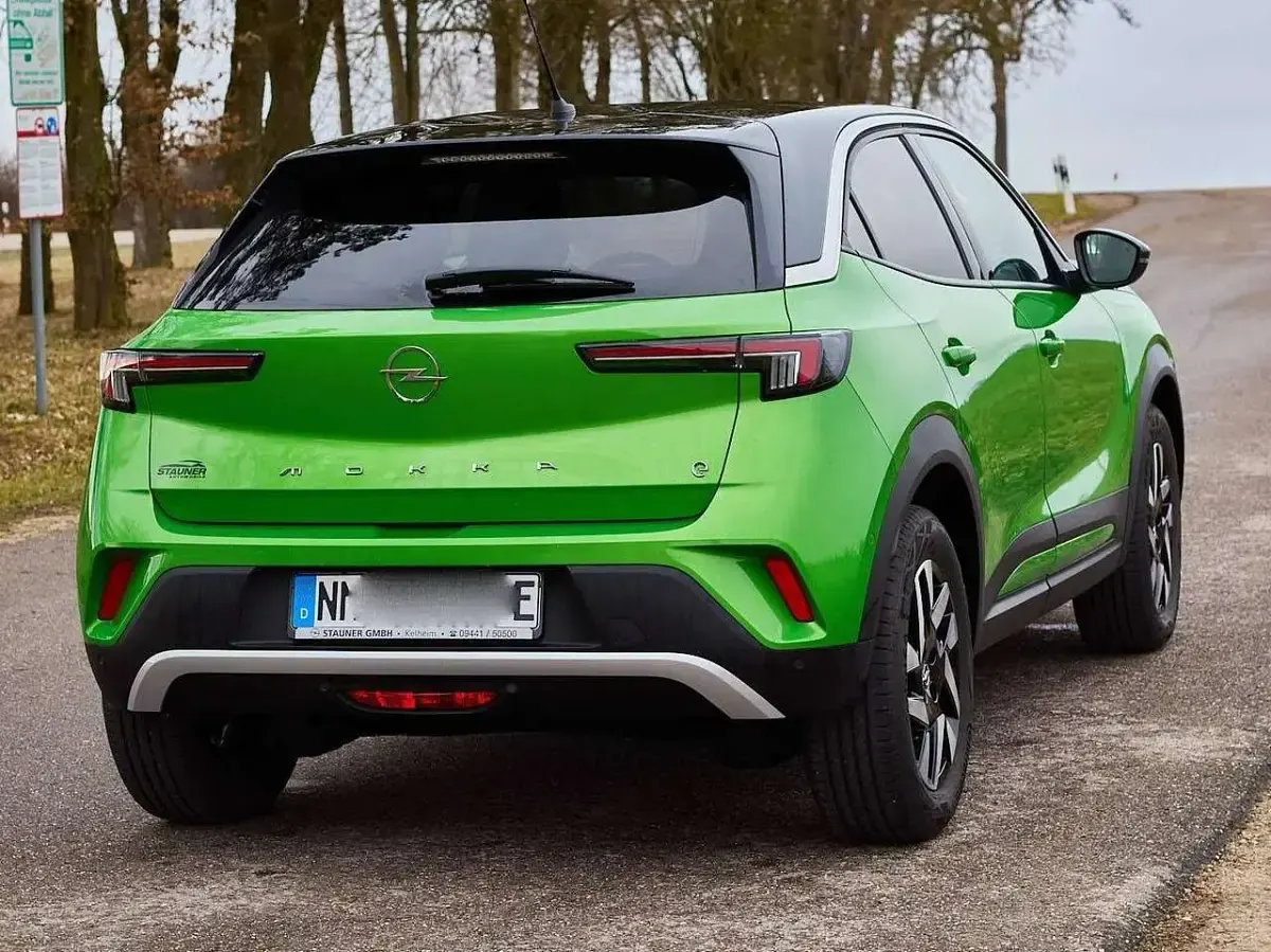 Gebraucht Opel Mokka-e Elegance 100 kW (136 PS) 2023 Grün SUV