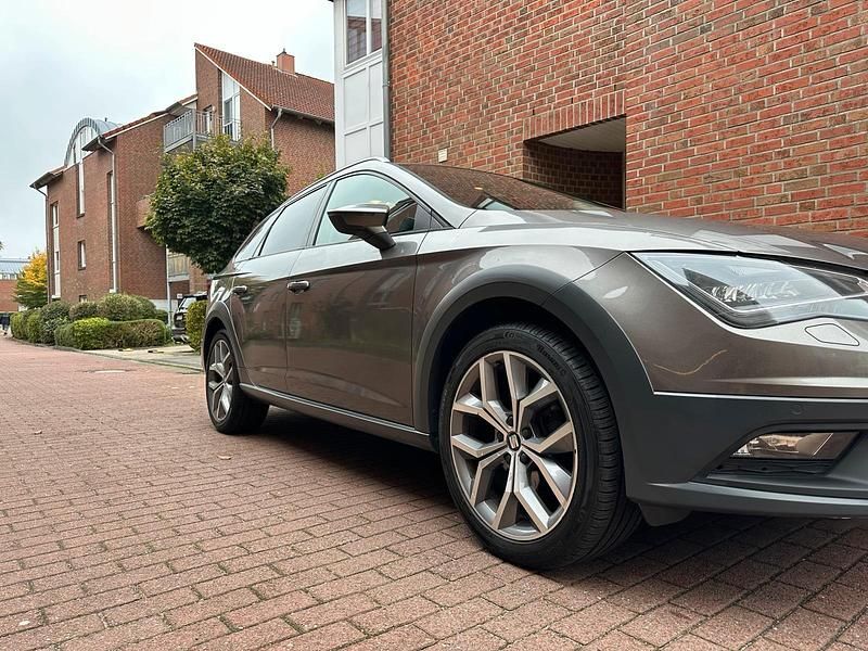 Braun Gebraucht 2014 Seat Leon 4Drive Kombi | 9.650 € (Fairer Preis) - Bild 1/4