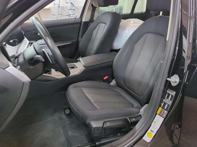 Gebraucht BMW 320e 204 PS (150 kW) 2023 Schwarz ii Kombi