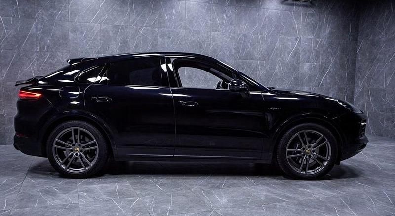 Gebraucht Porsche Cayenne Coupe 462 PS (339 kW) 2022 Schwarz Coupé