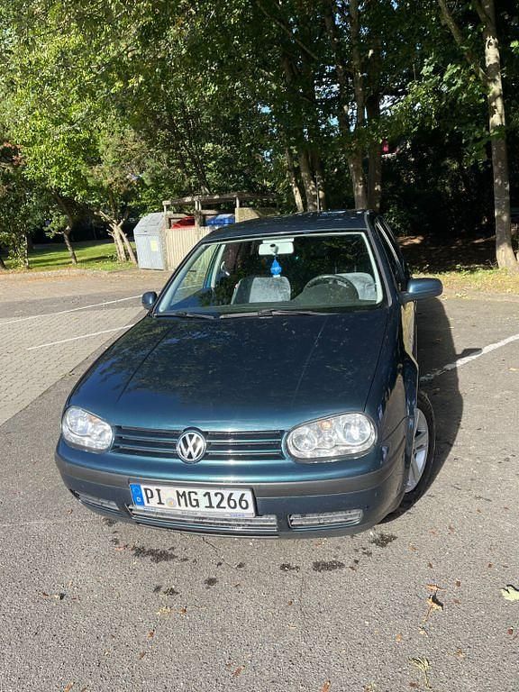 Grün Gebraucht 2001 VW Golf IV Edition Limousine | 650 € (Superpreis) - Bild 1/4