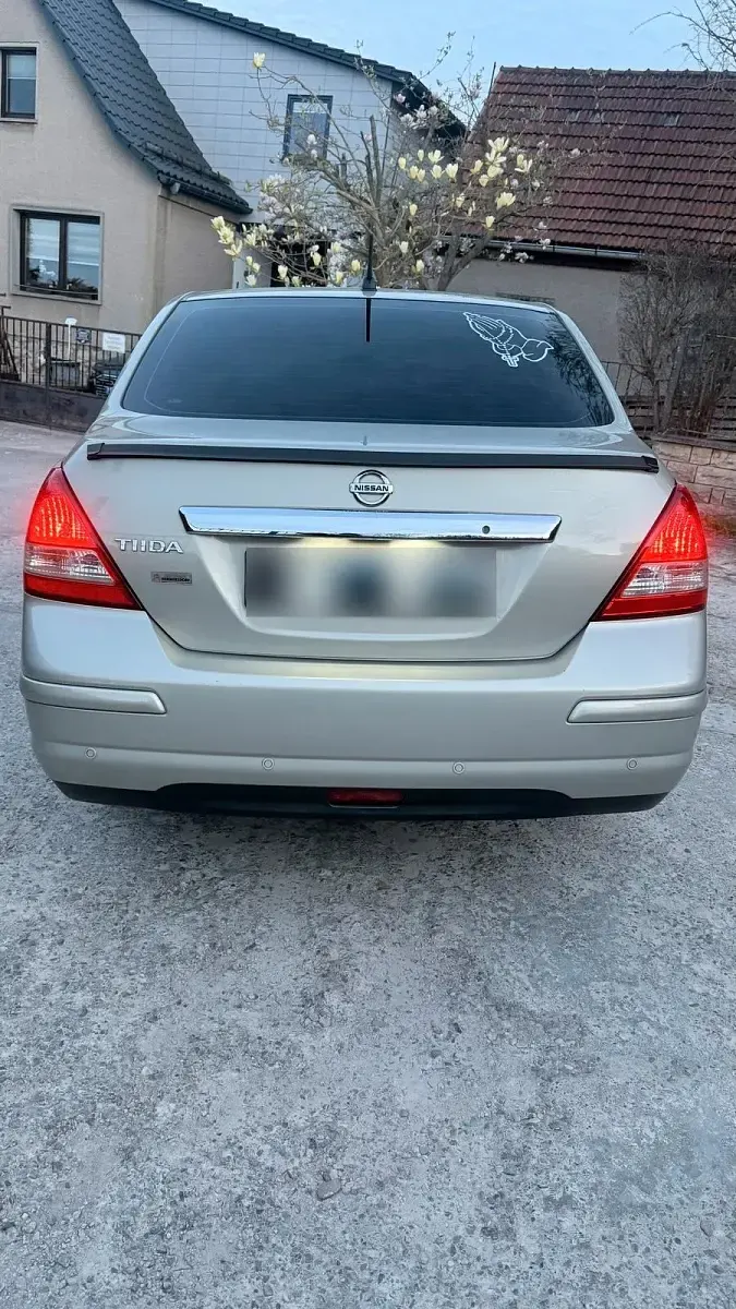 Gebraucht Nissan Tiida 110 PS (80 kW) 2008 Andere farben Limousine