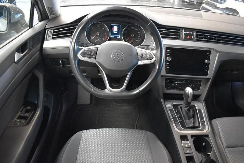 Gebraucht VW Passat 150 PS (110 kW) 2022 Grau Kombi