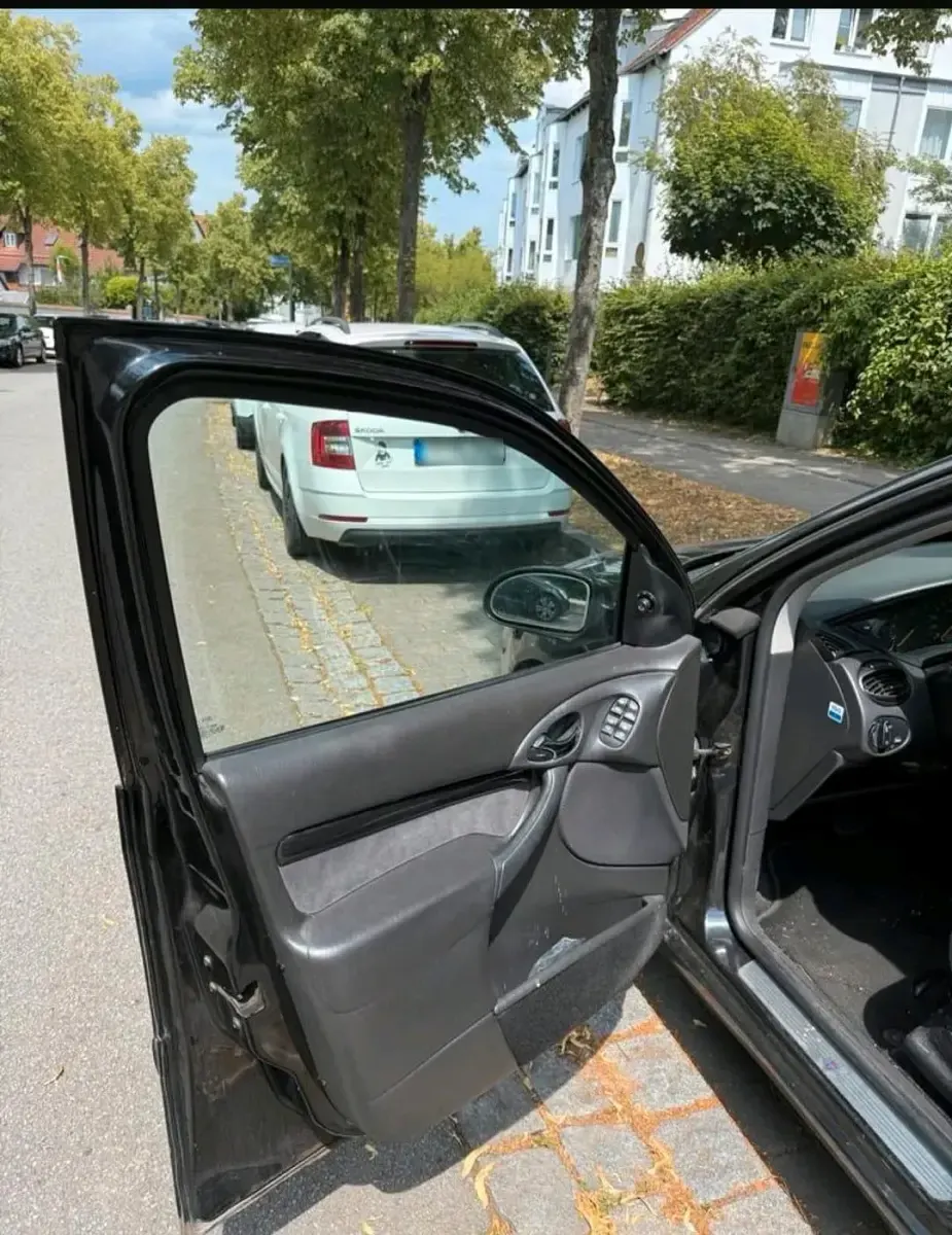 Usata Ford Focus 140 CV (102 kW) 2002 Nero Berlina