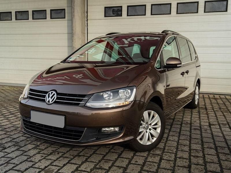 Braun Gebraucht 2013 VW Sharan Comfortline Van / Kleinbus | 6.990 € (Guter Preis) - Bild 1/4