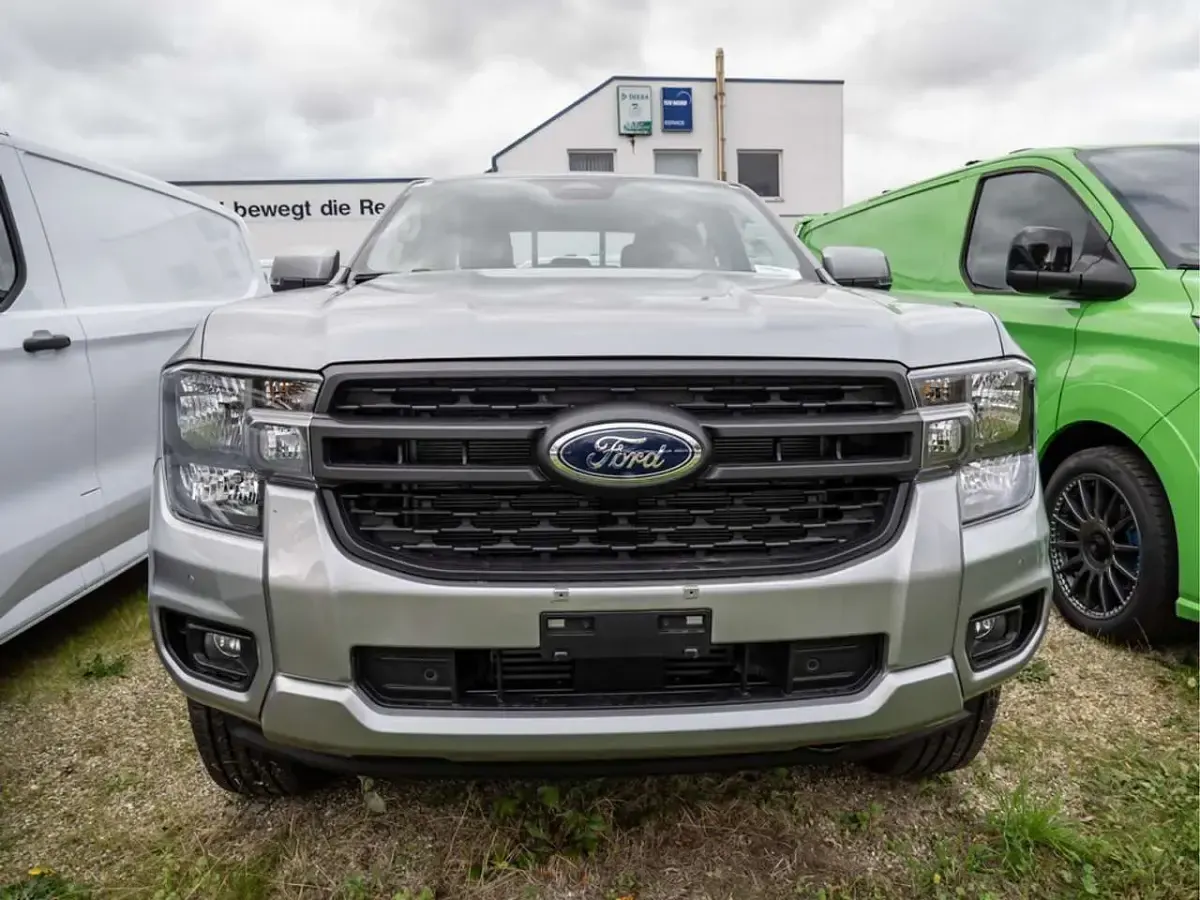 Neu Ford Ranger XLT 170 PS (125 kW) 2025 Silber Pickup