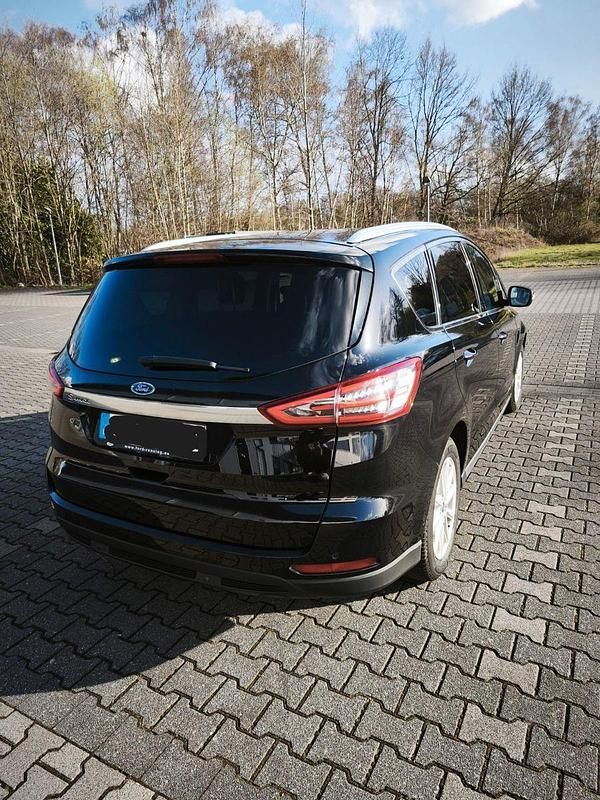 Gebraucht Ford S-MAX Titanium 150 PS (110 kW) 2017 Schwarz Van / Kleinbus