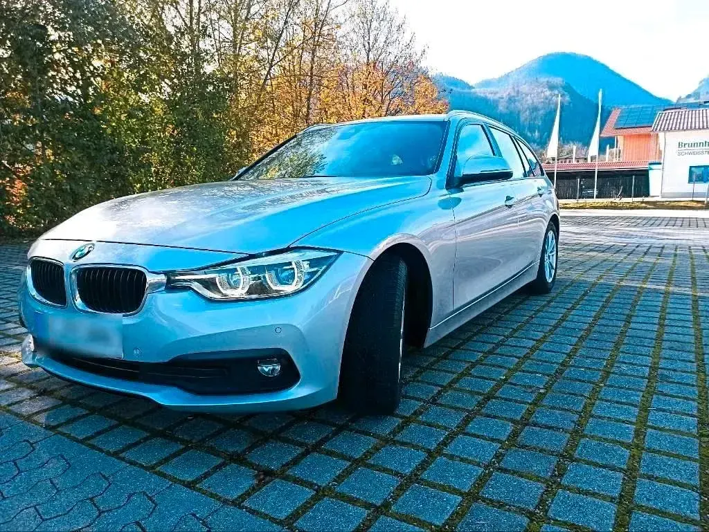 Gebraucht BMW 320 163 PS (119 kW) 2019 Silber Kombi