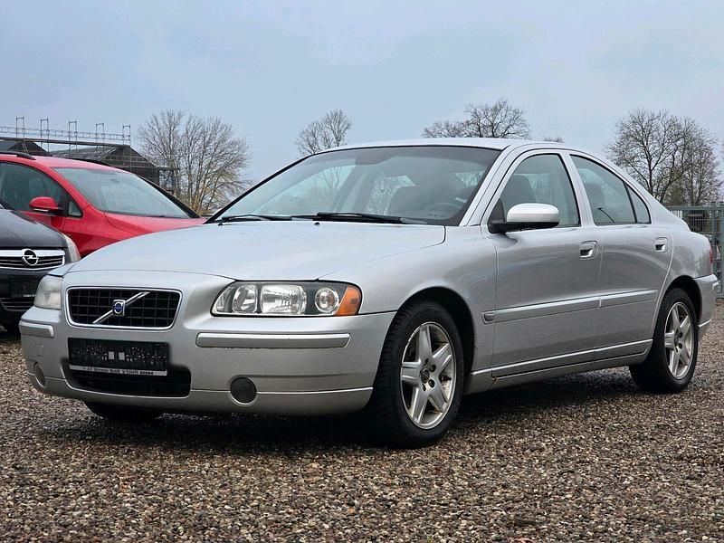 Grau Gebraucht 2006 Volvo S60 Limousine | 3.750 € (Fairer Preis) - Bild 1/4