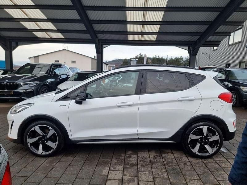 Gebraucht Ford Fiesta Active 101 PS (74 kW) 2018 Weiß Kleinwagen