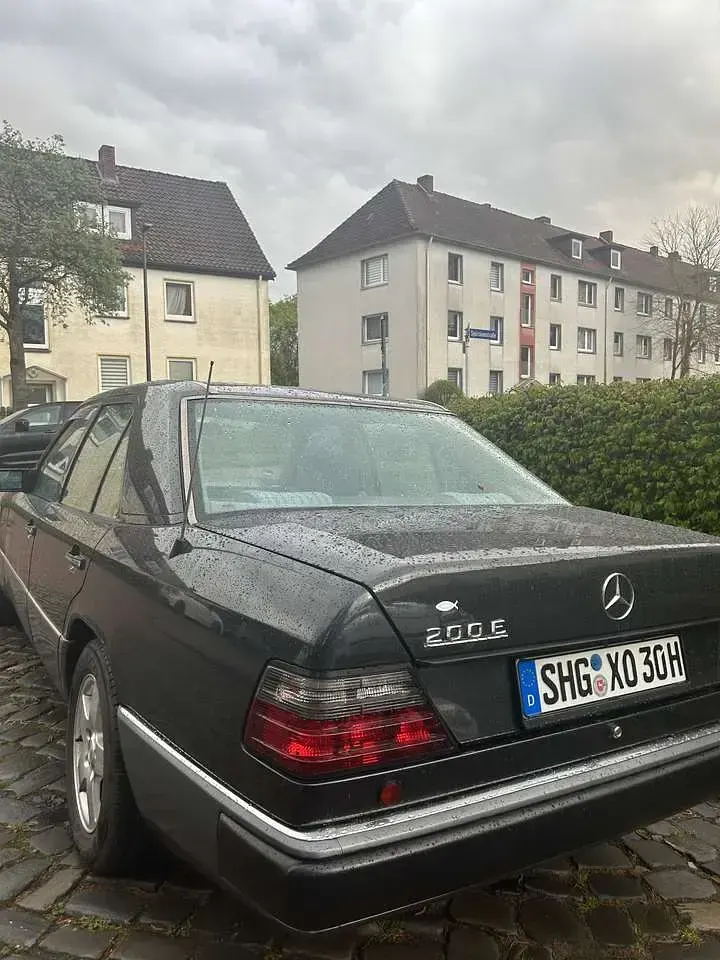 Gebraucht Mercedes E200 118 PS (86 kW) 1990 Braun Limousine