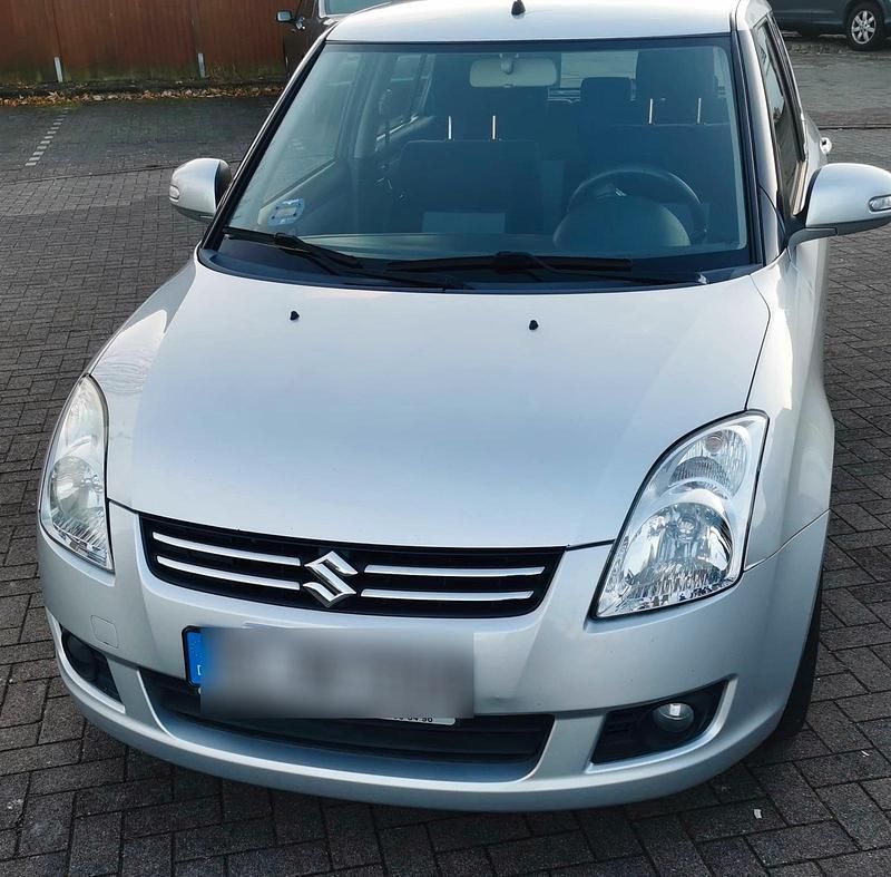 Gebraucht Suzuki Swift 98 PS (72 kW) 2010 Silber Kleinwagen