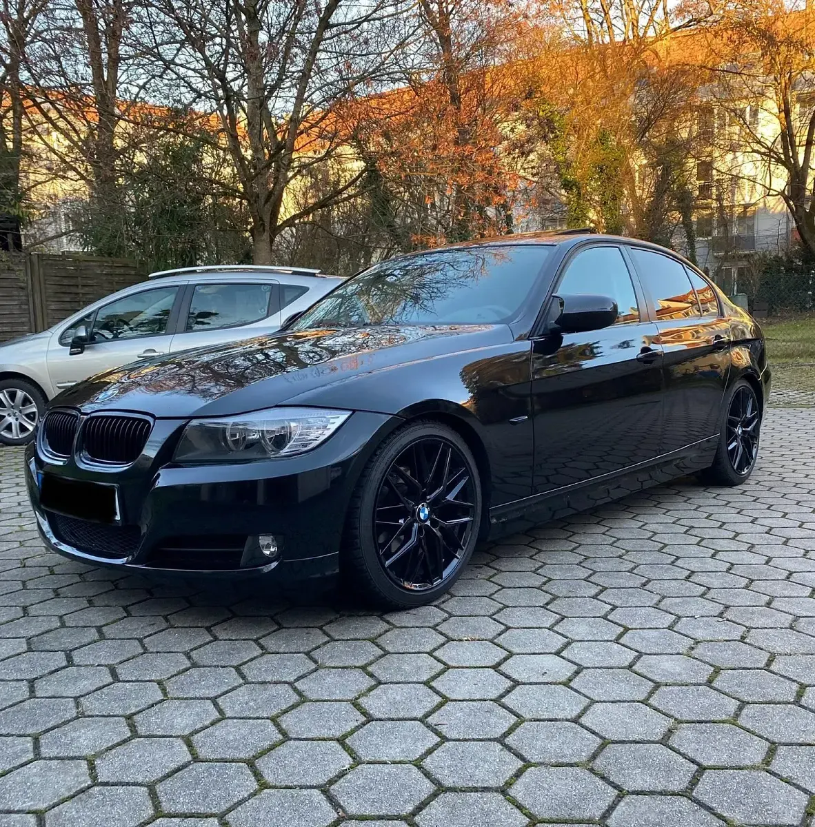 Gebraucht BMW 318 143 PS (105 kW) 2009 Schwarz Limousine