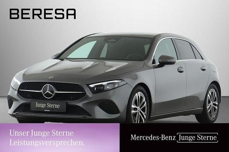 Grau Gebraucht 2024 Mercedes A200 Progressive Limousine | 35.450 € (Teuer) - Bild 1/3