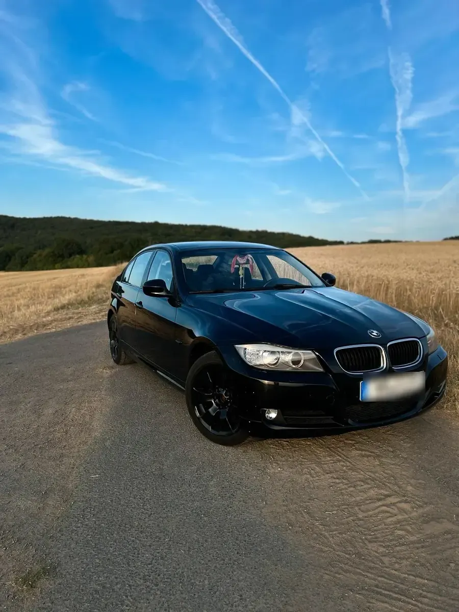 Gebraucht BMW 320 Sport Line 170 PS (125 kW) 2010 Schwarz Limousine