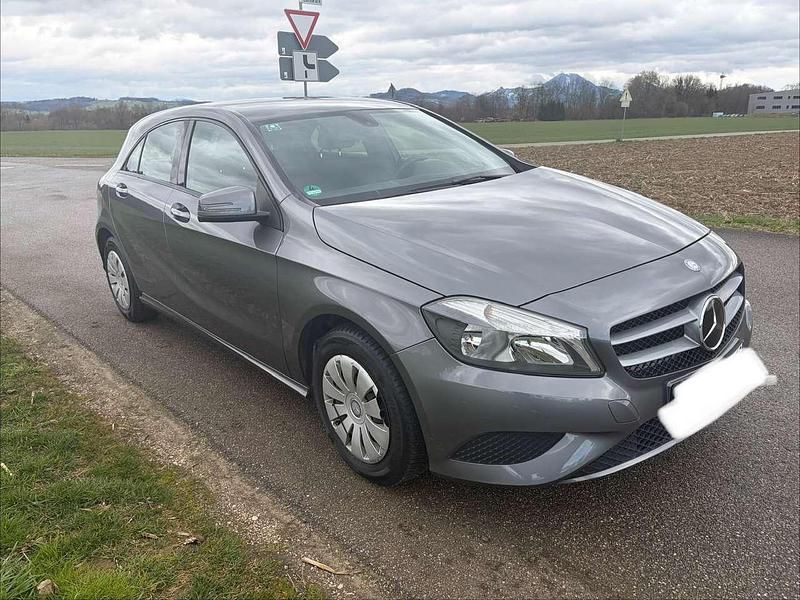 Gebraucht Mercedes A180 Urban 122 PS (89 kW) 2015 Limousine