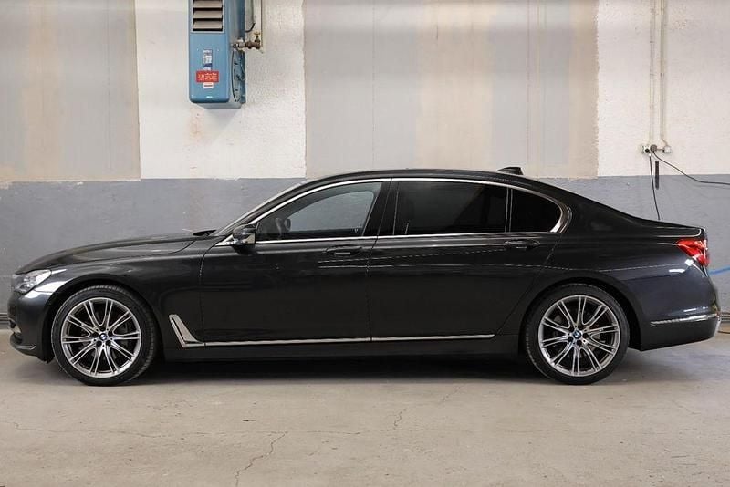 Gebraucht BMW 740 320 PS (235 kW) 2019 Grau Limousine