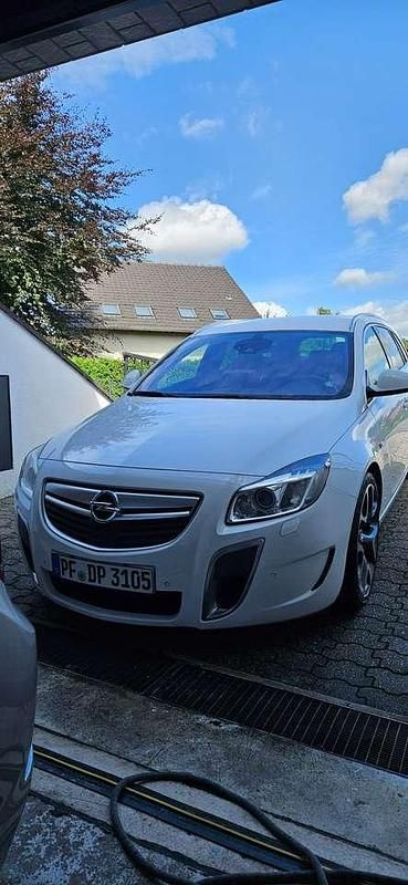 Weiß Gebraucht 2012 Opel Insignia OPC Kombi | 11.000 € - Bild 1/4