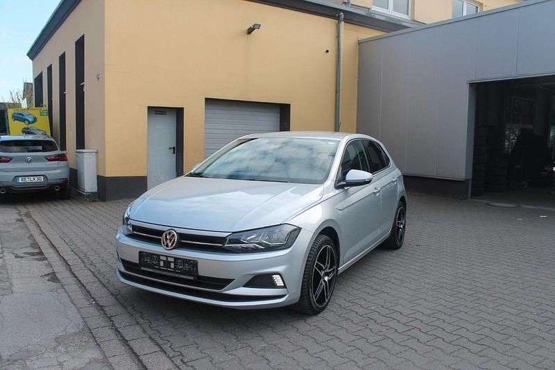 Gebraucht VW Polo Comfortline 75 PS (55 kW) 2018 Silber Kleinwagen