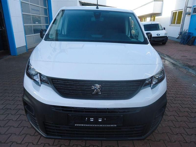 Gebraucht Peugeot Partner Premium 102 PS (75 kW) 2023 Weiß Van / Kleinbus