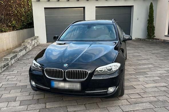 Gebraucht BMW 520 184 PS (135 kW) 2013 Schwarz Kombi