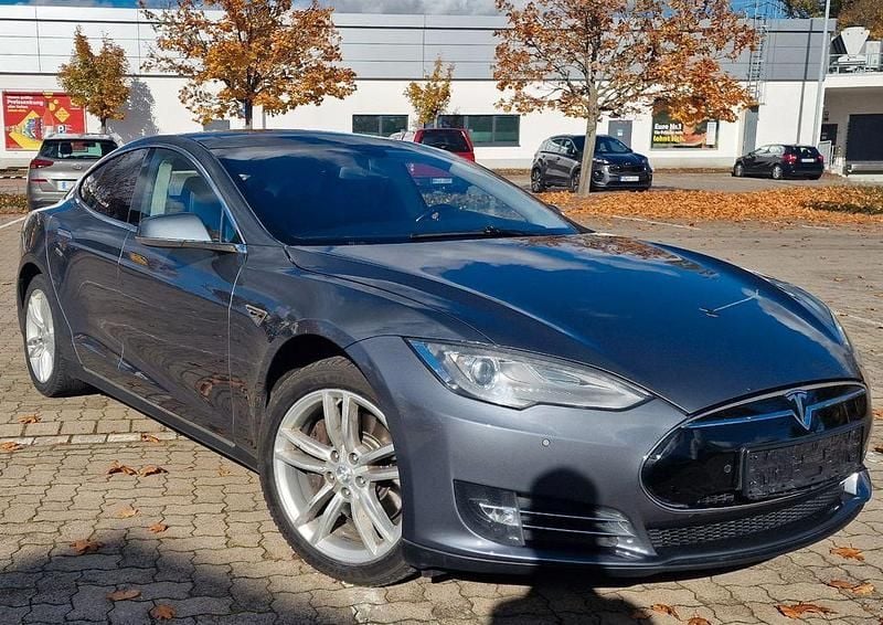 Grau Gebraucht 2014 Tesla Model S Limousine | 16.200 € (Superpreis) - Bild 1/4