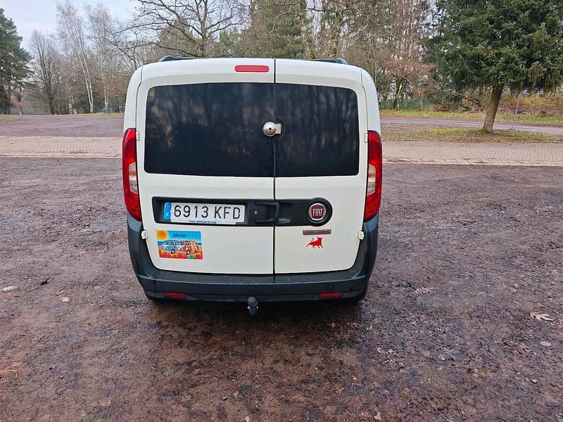 Gebraucht Fiat Doblò 101 PS (74 kW) 2017 Weiß Van / Kleinbus