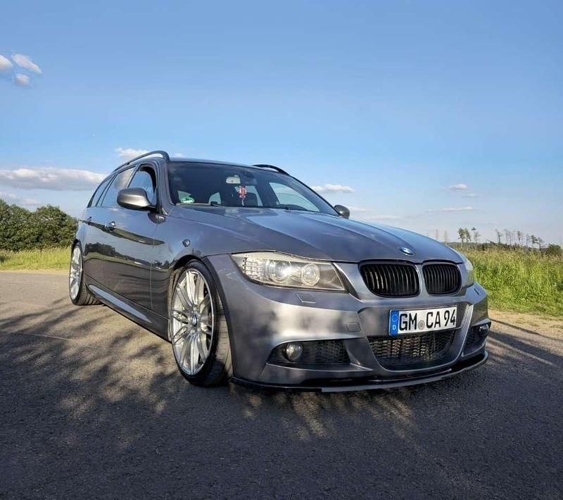 Grau Gebraucht 2009 BMW 330 M Performance Kombi | 10.500 € - Bild 1/4