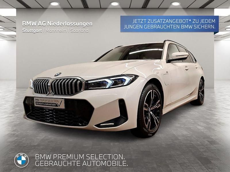 Weiß Gebraucht 2024 BMW 330e M Sport Kombi | 52.980 € - Bild 1/3