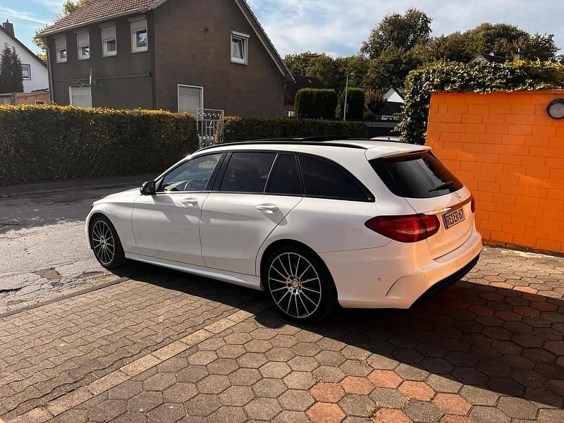 Gebraucht Mercedes C300 AMG line 245 PS (180 kW) 2015 Weiß Kombi