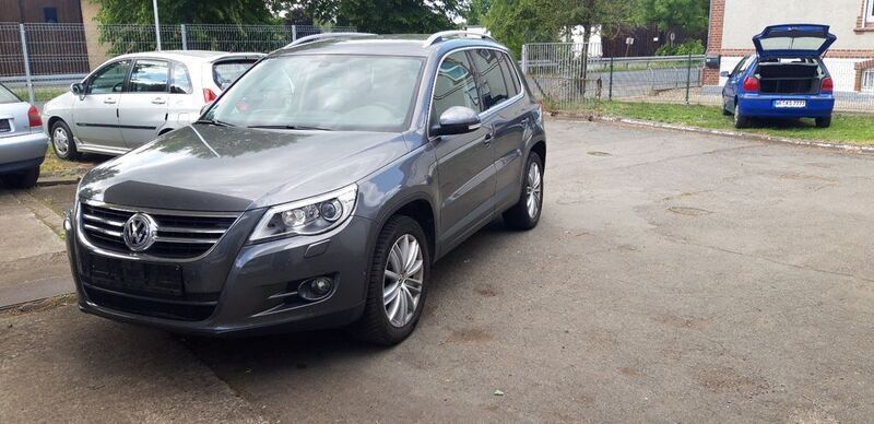 Grau Gebraucht 2011 VW Tiguan Track & Field SUV | 7.250 € (Superpreis) - Bild 1/4