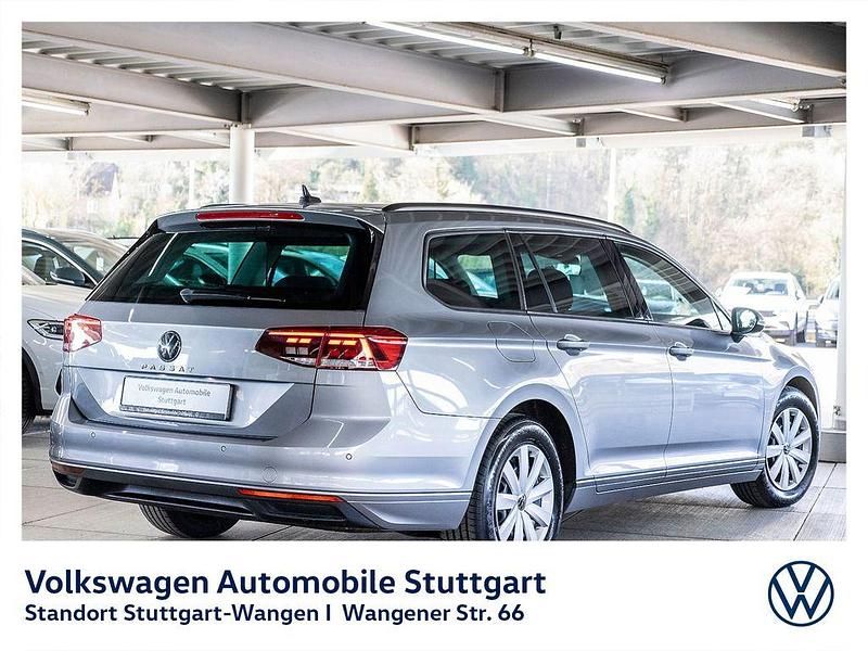 Gebraucht VW Passat Basis 122 PS (89 kW) 2022 Silber Kombi