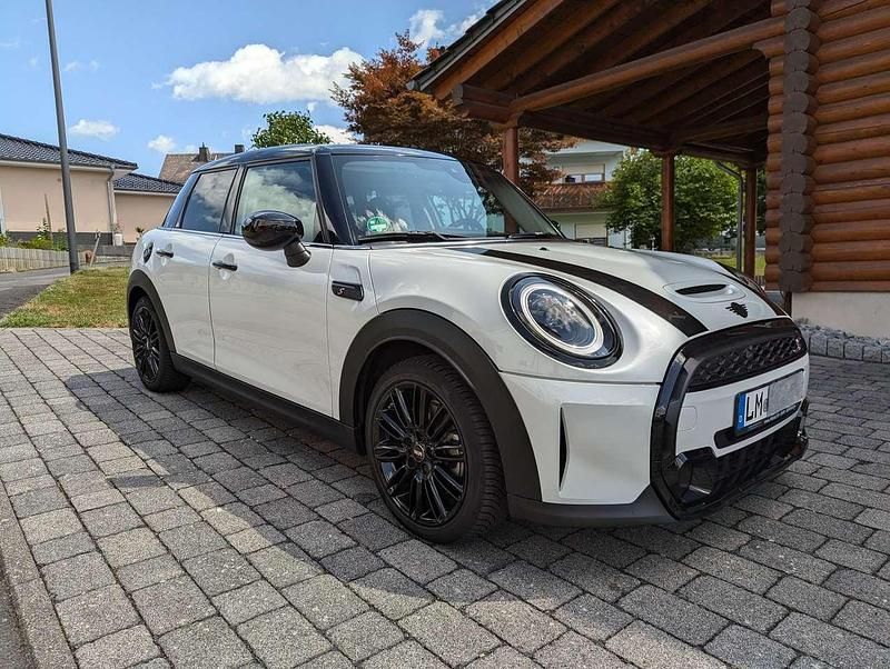 Second-hand Mini Cooper S Essential 178 CP (130 kW) 2024 Alb Hatchback