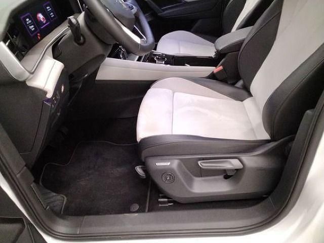 Gebraucht VW Tayron Elegance 205 PS (150 kW) 2025 Oryxweiß perlmutteffekt SUV