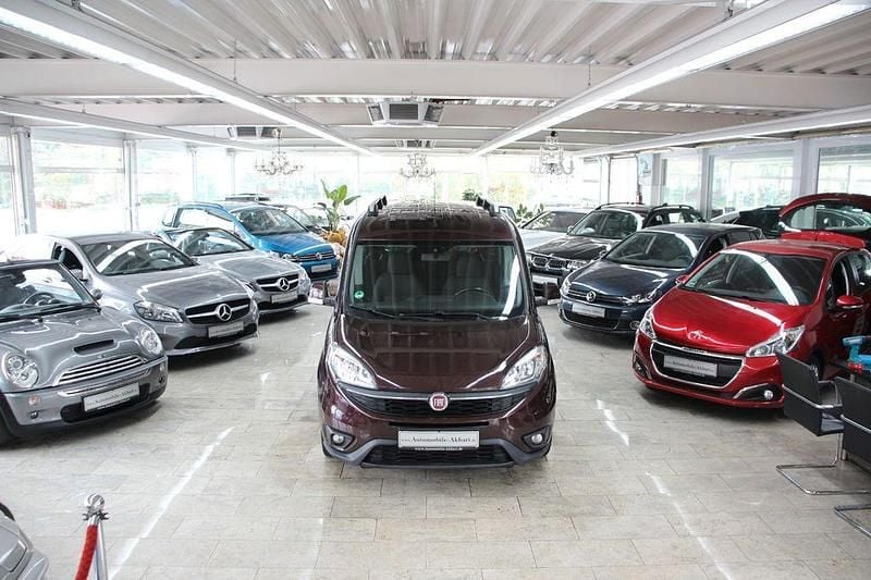 Rot Gebraucht 2015 Fiat Doblò Lounge Van / Kleinbus | 8.990 € (Guter Preis) - Bild 1/4