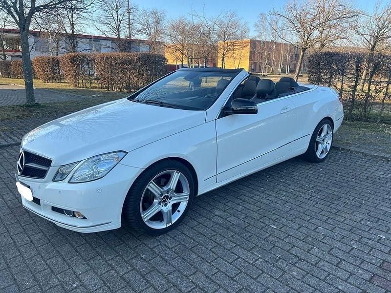Weiß Gebraucht 2010 Mercedes E220 Avantgarde Cabrio | 12.500 € (Fairer Preis) - Bild 1/4