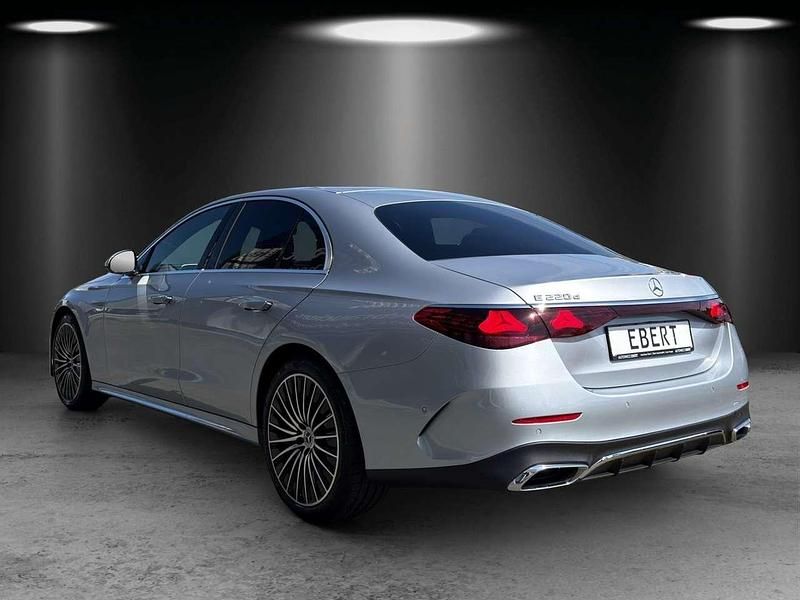 Gebraucht Mercedes E220 AMG 197 PS (144 kW) 2023 Silber Limousine