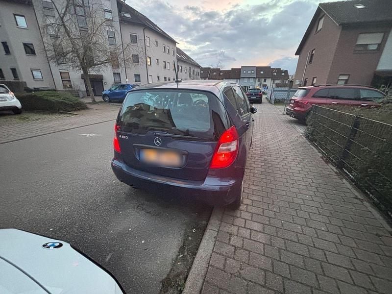 Gebraucht Mercedes A160 Avantgarde 95 PS (69 kW) 2009 Blau Kleinwagen