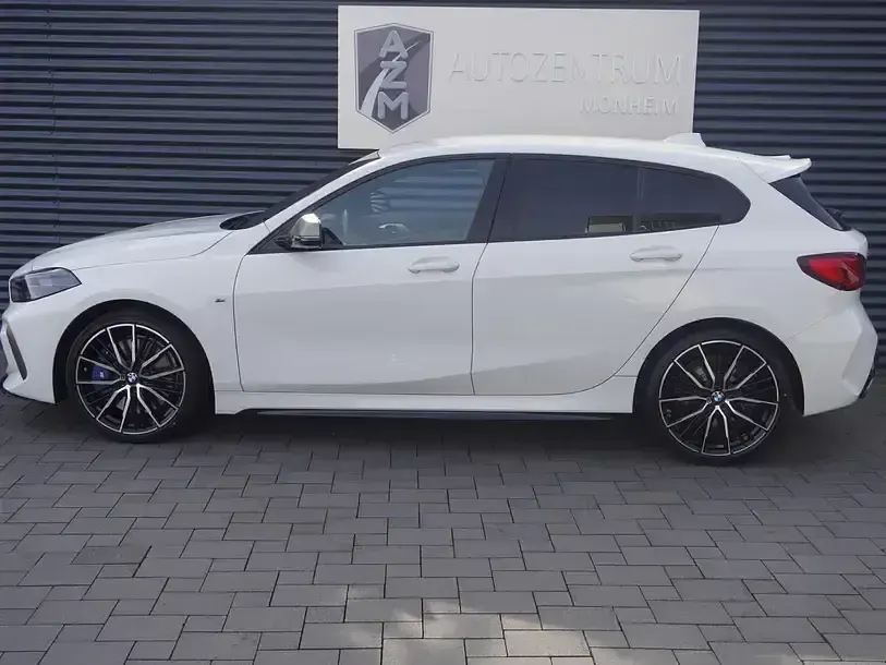 Gebraucht BMW M135 Comfort Edition 306 PS (225 kW) 2021 Alpinweiss iii Kleinwagen