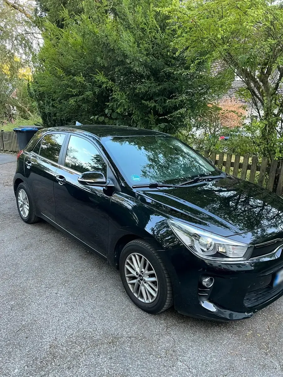Gebraucht Kia Rio Spirit 120 PS (88 kW) 2019 Schwarz Kleinwagen