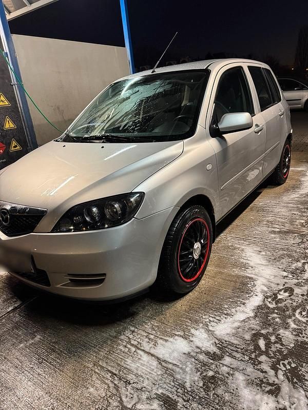 Silber Gebraucht 2006 Mazda 2 Kombi | 2.300 € - Bild 1/4