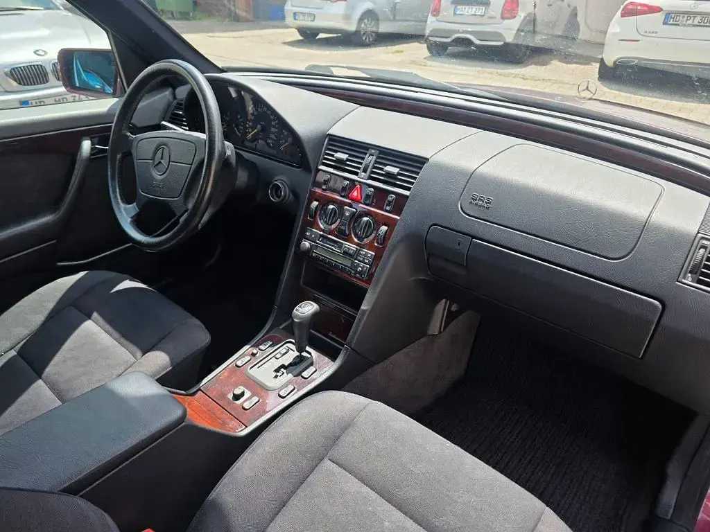Gebraucht Mercedes C200 136 PS (100 kW) 1997 Rot Limousine