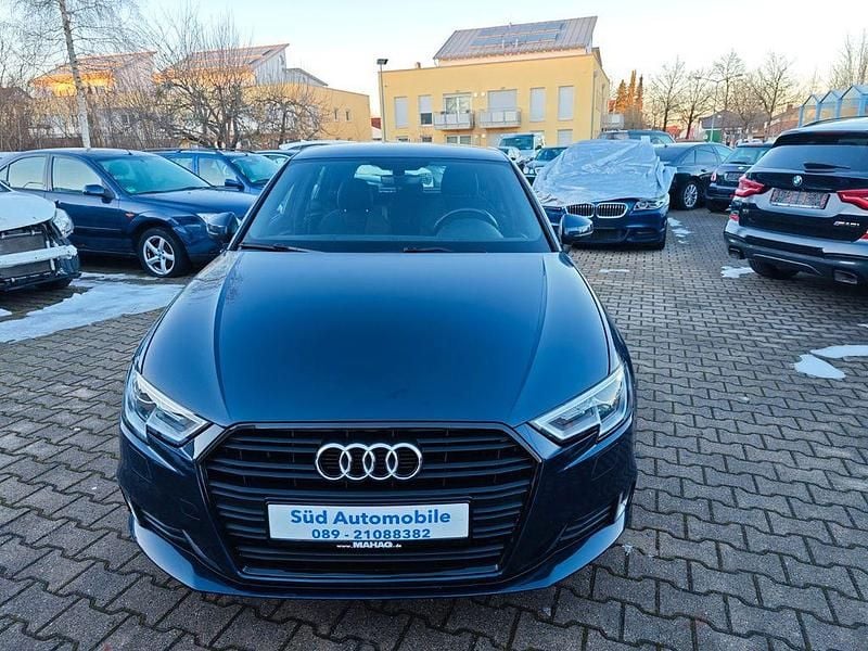 Używany Audi A3 Sport 150 KM (110 kW) 2018 Niebieski Sedan/Limuzyna