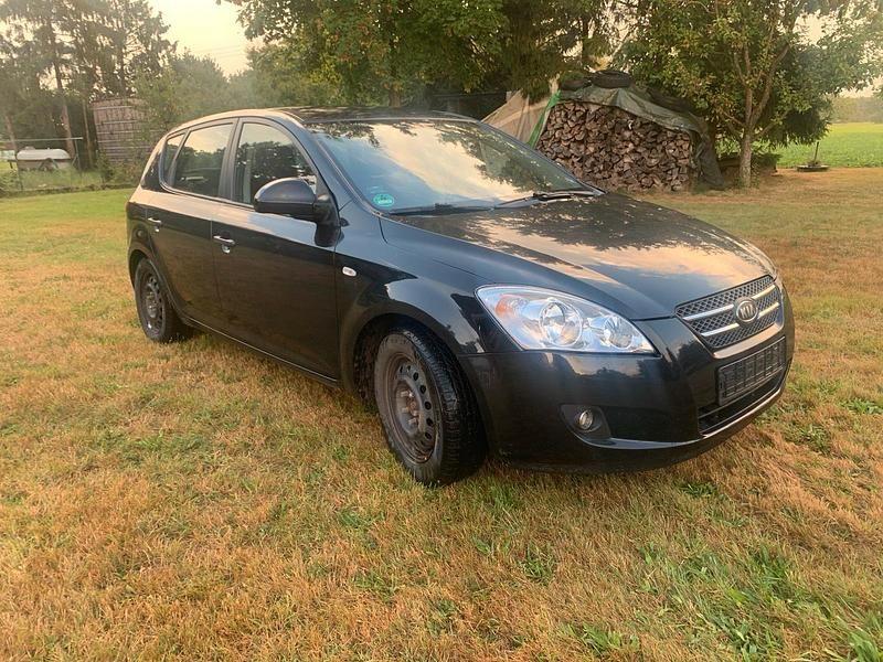 Schwarz Gebraucht 2007 Kia Ceed Kleinwagen | 1.650 € - Bild 1/4