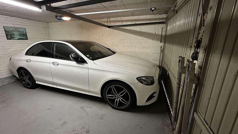 Weiß Gebraucht 2019 Mercedes E200 AMG line Limousine | 28.000 € (Superpreis) - Bild 1/4