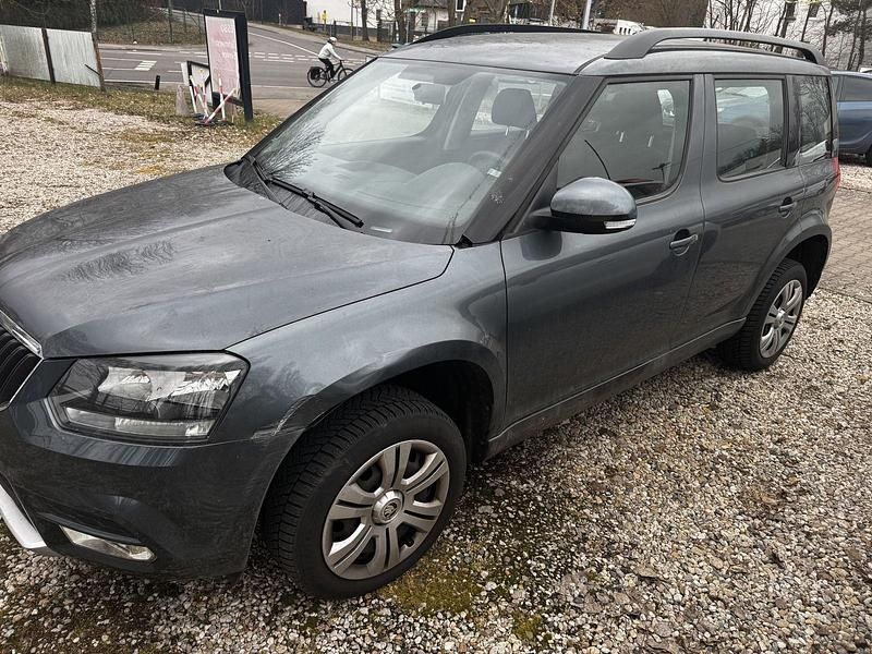 Gebraucht Skoda Yeti Active 110 PS (80 kW) 2017 Silber SUV